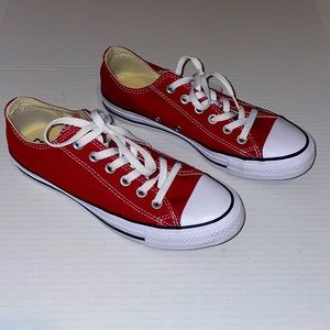 Women’s red Allstar Converse size 8
